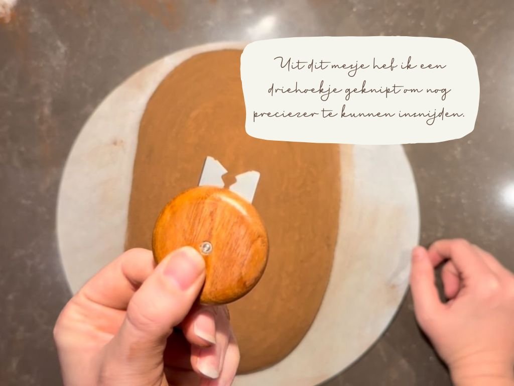 deegmesje rond met uitgeknipt driehoekje