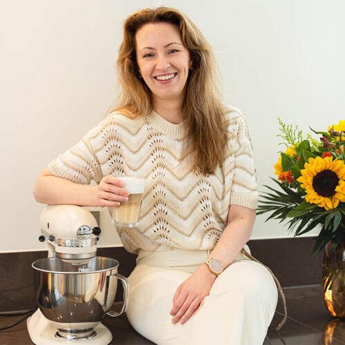 Amanda bij mixer met een latte macchiato