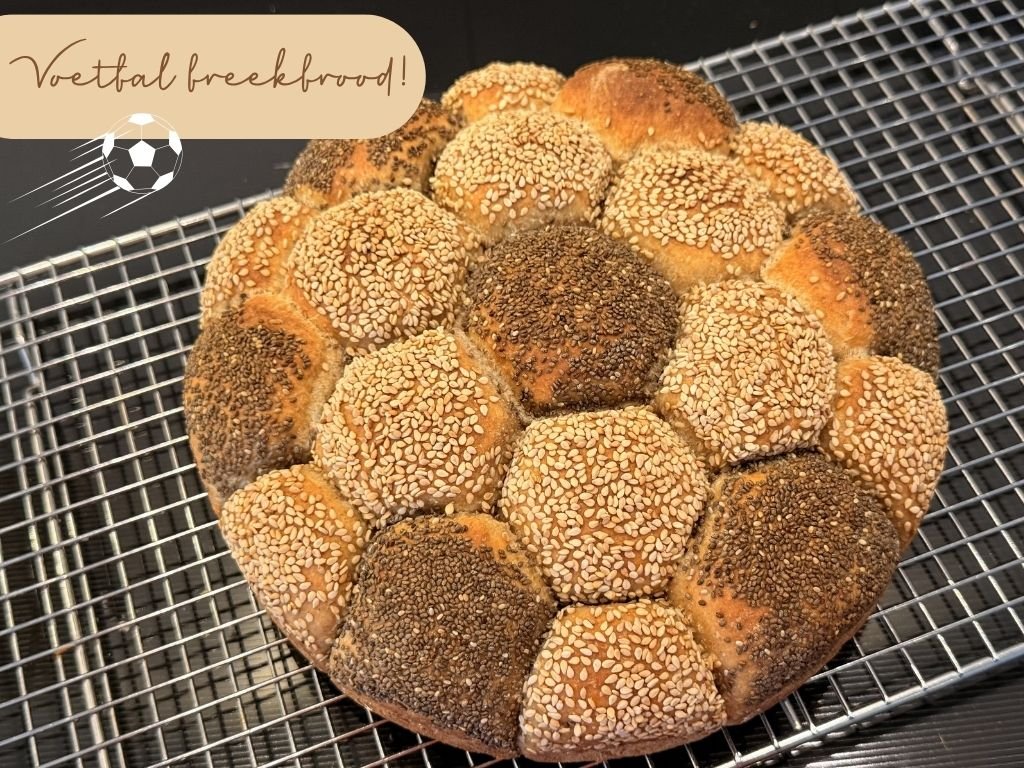 Zuurdesem_breekbrood_voetbal_vorm zuurdesem breekbrood in de vorm van een voetbal