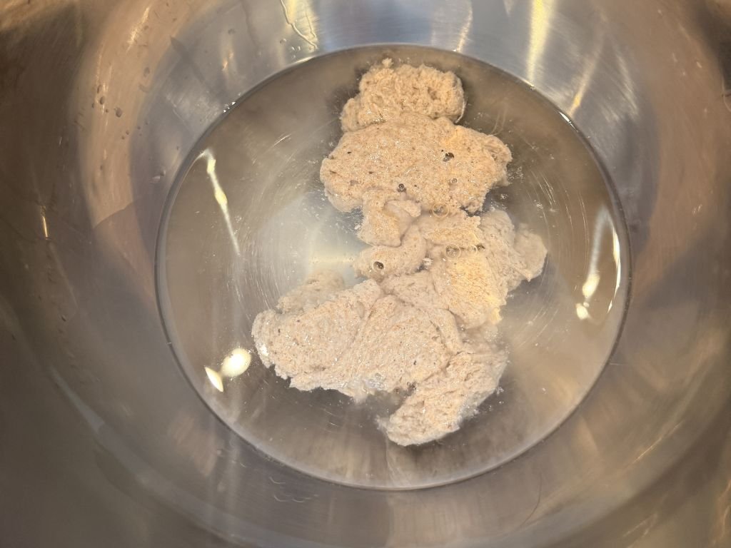 speltmeel-zuurdesemstarter-toevoegen speltmeel zuurdesemstarter toevoegen