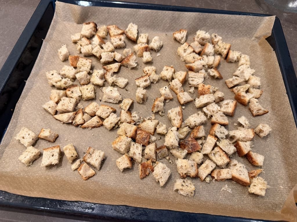croutons-op-bakplaat-voor-oven croutons op bakplaat voor oven