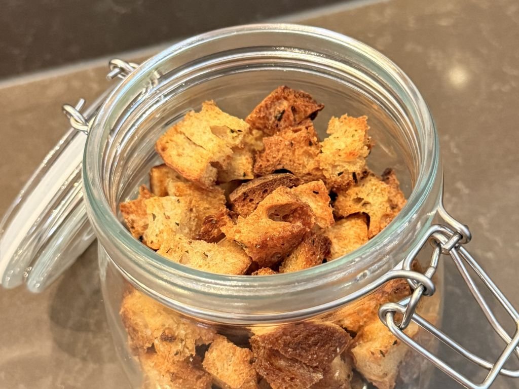 zelf croutons maken van oud zuurdesembrood