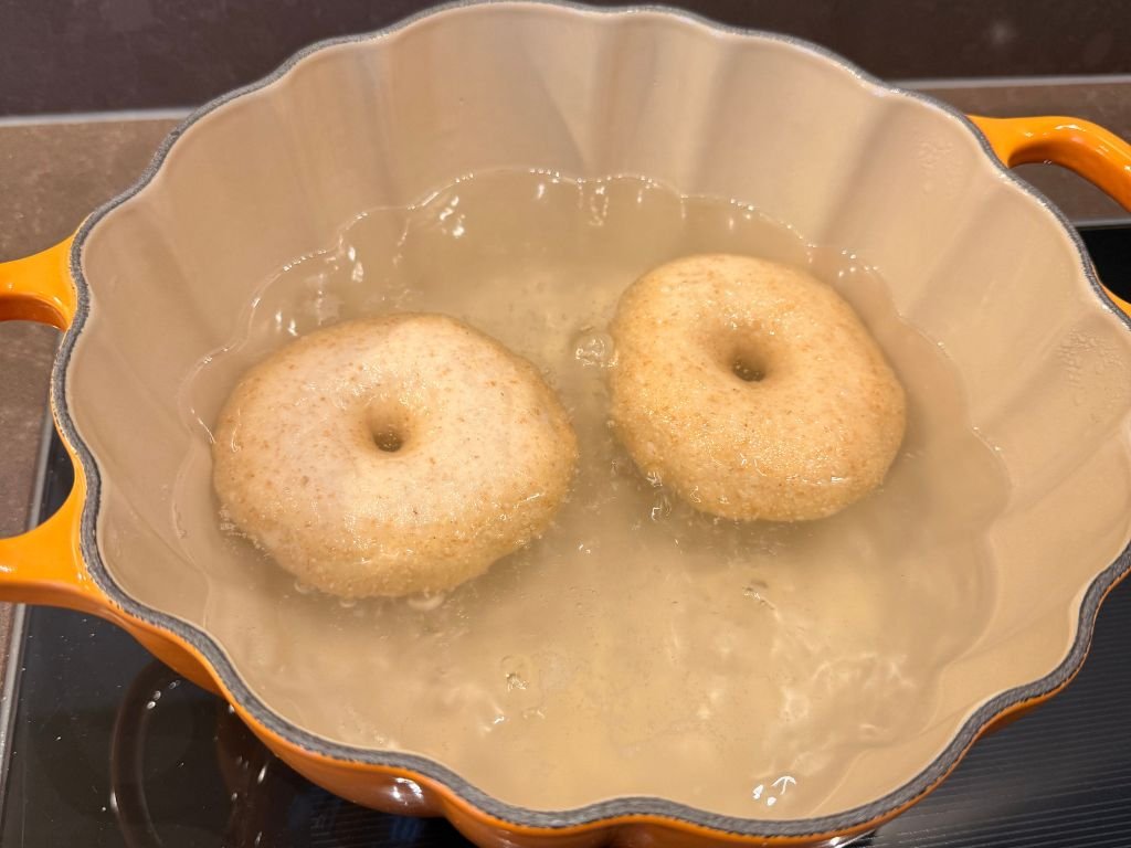 zuurdesem-bagels-koken zuurdesem bagel koken eerste kant